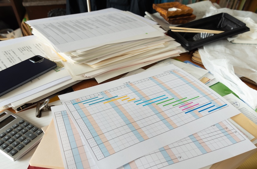 宿泊業界の課題_勤怠管理の煩雑さのイメージ